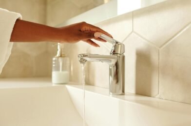 Comment couper l&rsquo;eau et intervenir en urgence chez soi