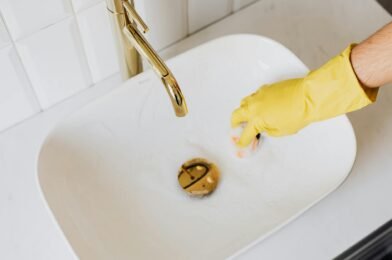 Comment déboucher une canalisation efficacement sans produits chimiques