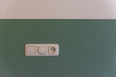 Comment remplacer une prise électrique soi-même en sécurité
