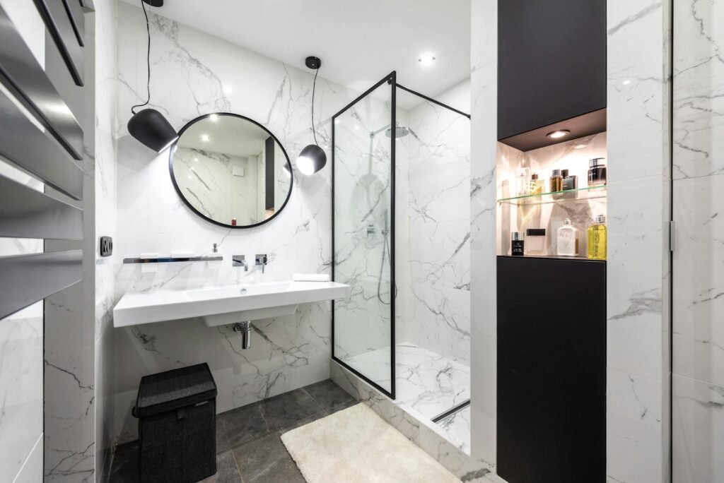 Comment rénover une salle de bain sans tout casser
